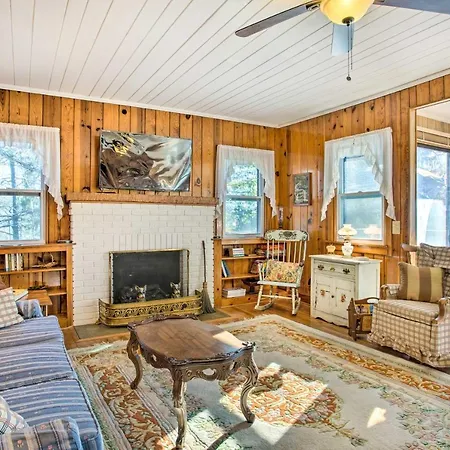 Dog-Friendly Hendersonville Cabin Deck And Views